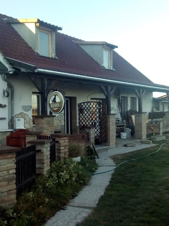 Nicolaj Vendeghaz Es Tanya Hotel Luaran gambar